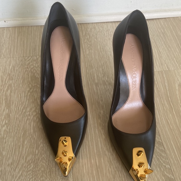 ALEXANDER MCQUEEN Punk Stud embellished leather pumps size 8 - Picture 5 of 14